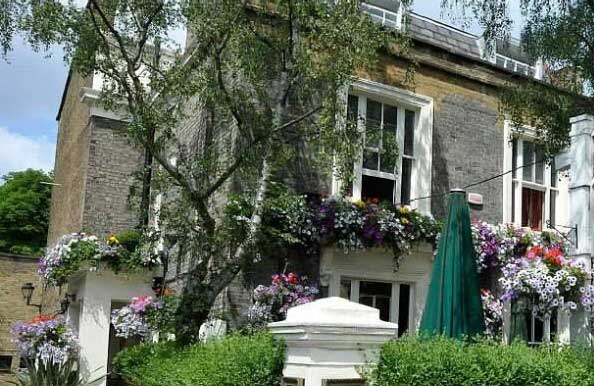 More news on @thecliftonnw8 which is reopening with an ex-Providores chef and haggis sausage rolls hot-dinners.com/Gastroblog/Lat…