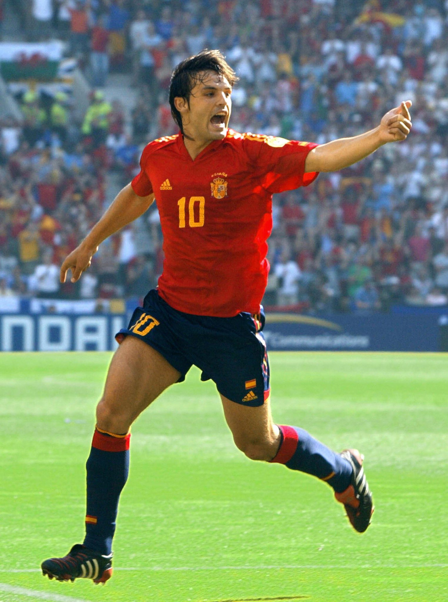 He scored 27 goals in 47 appearances for Spain...

Wish Fernando Morientes a happy 41st birthday!   