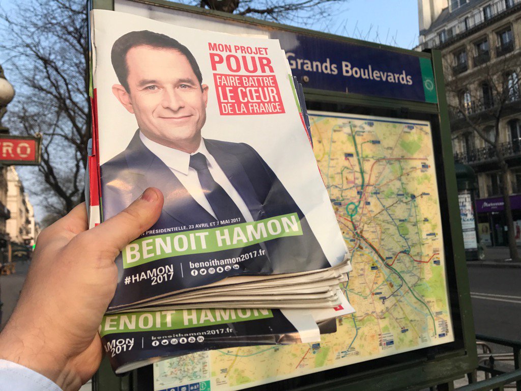 Tous mobilisés ce matin à #Paris pour faire battre le coeur de la France  #hamonElysee #Hamon2017 #toussurlepont