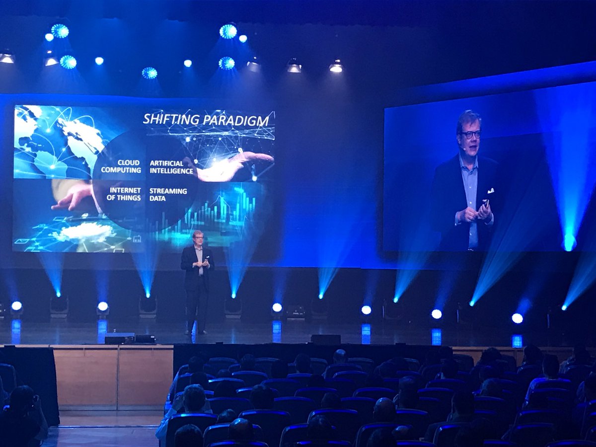 hadoopuniverse's tweet image. hortonworks: RT MichelleLazzar: Mega trends: cloud, IoT, streaming, AI says hortonworks CTO Scott_Gnau #DWS17