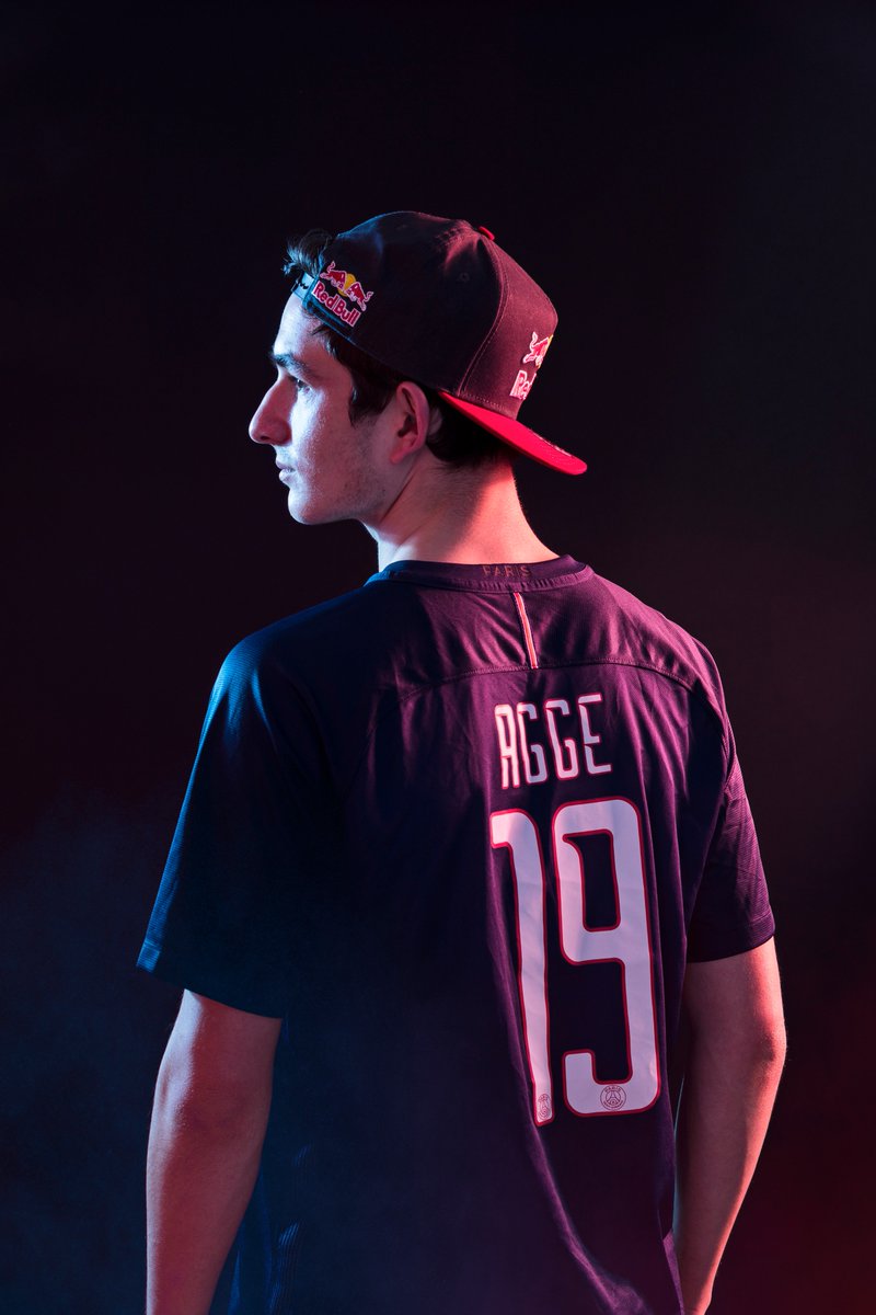 AggeRosenmeier's tweet photo. I am giving away 1 signed @PSGeSports shirt with #AR19. RT &amp; Follow for a chance to win ! https://t.co/ew933JCeSW