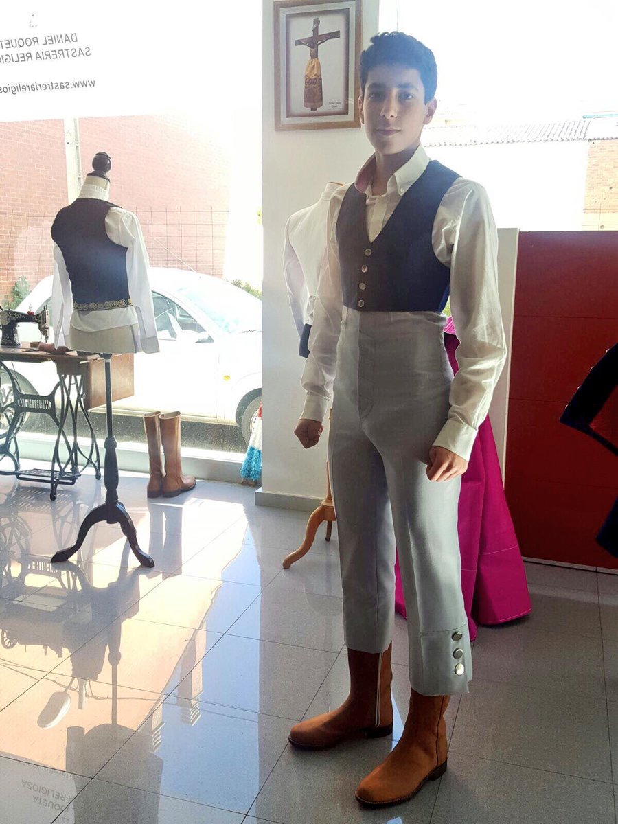 Buenos días por la mañana. Ya tengo el traje para esta temporada. Gracias a la sastrería Daniel Roqueta por vuestro cariño. Adelante!! 😉👍