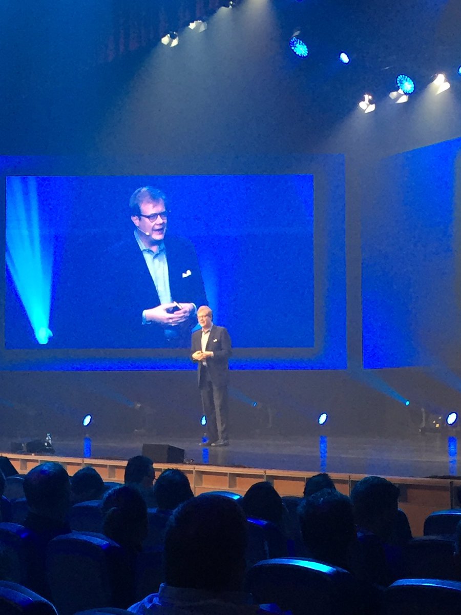 hadoopuniverse's tweet image. hortonworks: Scott_Gnau on stage at #DWS17