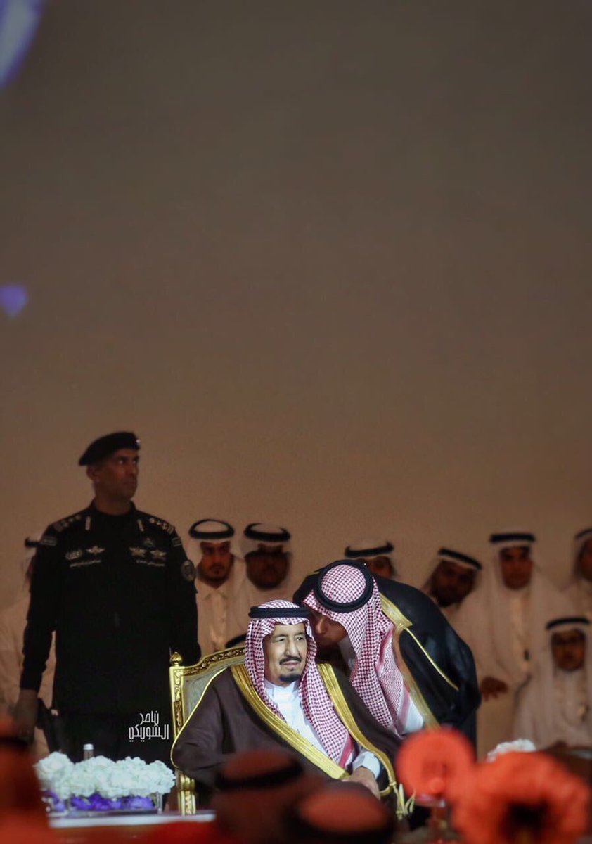 zhg88's tweet photo. تصويري للملك سلمان يوم امس بحفل #جائزة_الملك_فيصل للابحاث  🇸🇦💚 https://t.co/eQzyiMQf6V