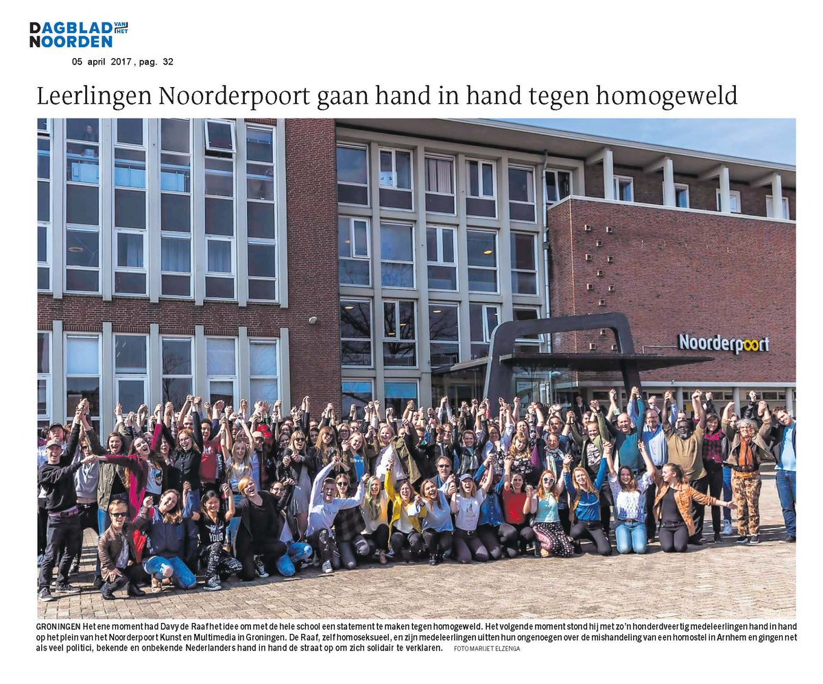 Zo'n 140 studenten #Noorderpoort <a href="/KunstMultimedia/">Kunst & Multimedia</a> stonden gisteren hand in hand op hun schoolplein uit protest tegen homogeweld. #trots