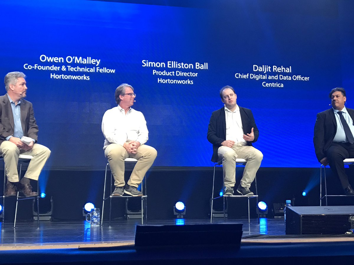 chadwgarrett's tweet image. Open source is key to data science  #DWS2017 @hortonworks