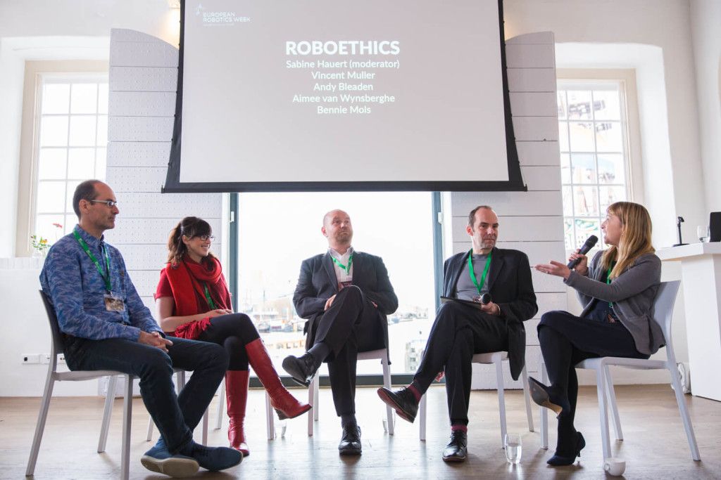 Pressalit1954's tweet image. Robot care &amp;amp; ethics discussed buff.ly/2nD2ZOT #AssistiveTech #CareRobot