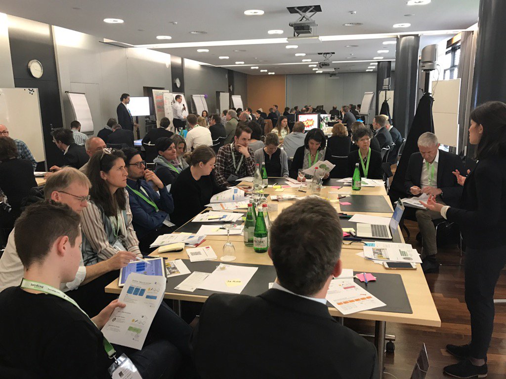 stollerschai's tweet photo. Full house im #Marketplace #selc17 https://t.co/97vRsiD7wM
