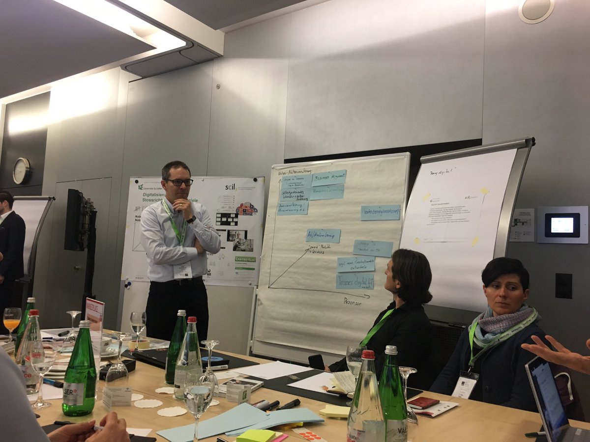 NilsHafner's tweet photo. ELearning wird deutlich nutzerzentrierter. Kompetenzniveaus werden neu definiert und der digitalen Welt angepasst.  #selc17 https://t.co/ombbNcFfGt
