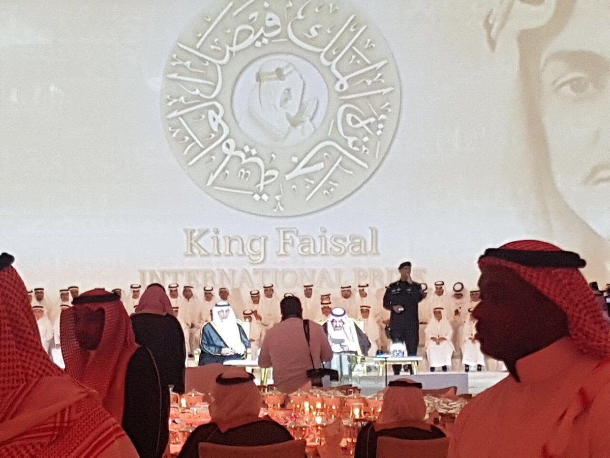 hadath_group's tweet photo. لقطات من حفل تكريم الفائزين بجائزة الملك فيصل الدولية. #KFIP2017
@_KFF_ @KingFaisalPrize https://t.co/2Zwu5qABL0