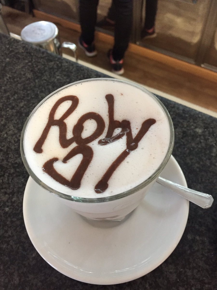Robyz12 tweet picture
