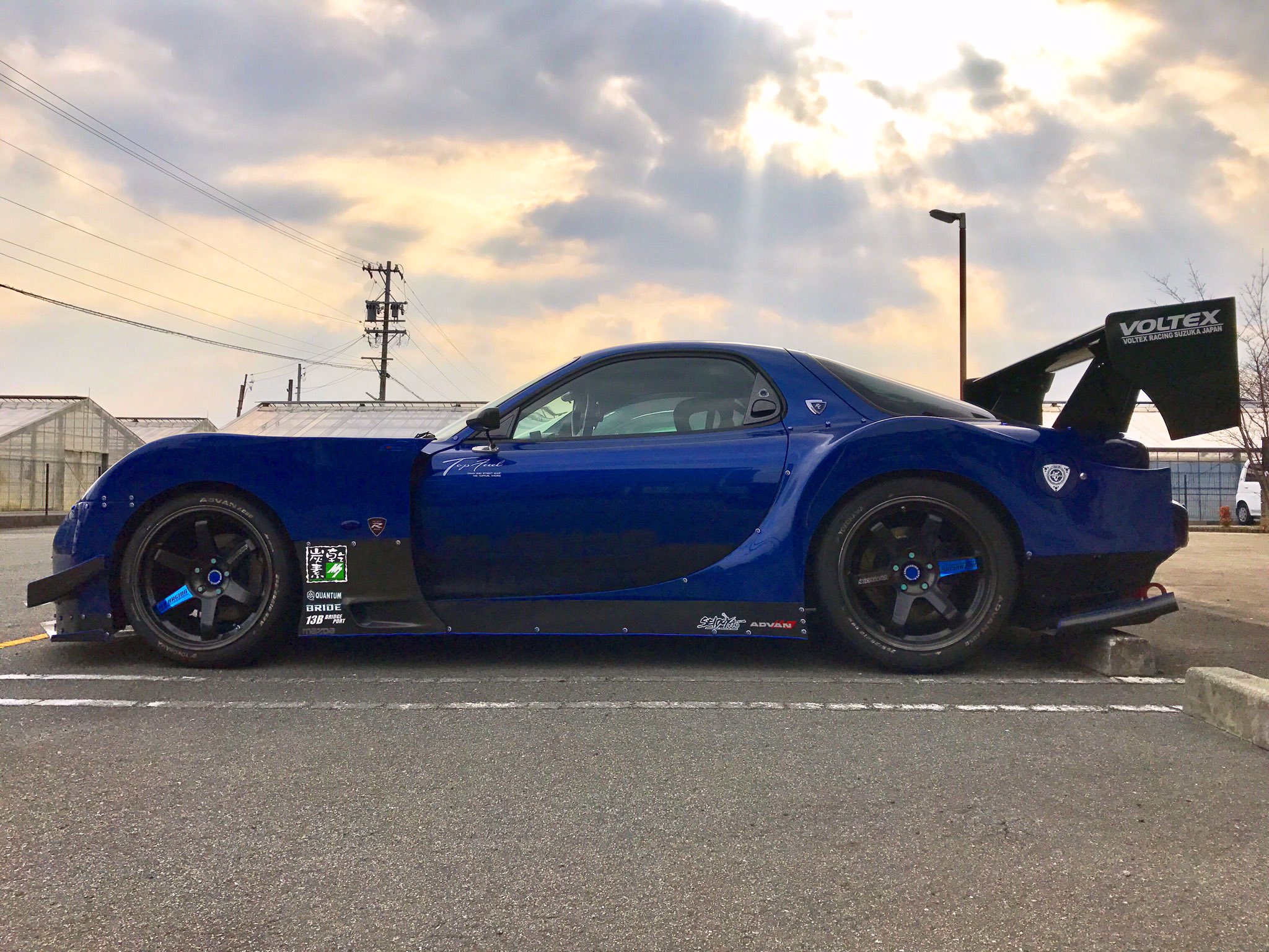 タ*ー様 ハセミスポーツ ユニシアジェックス JGTC リアウイング翼端 スーパ 圧倒的な速さを誇ったGT-R軍団の中でも、注目の的となった