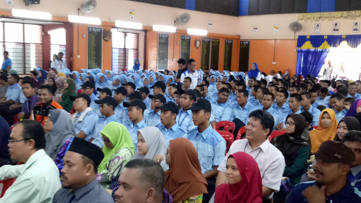 PlknAsahan's tweet photo. @jlknhq Program Jelajah pendidikan bumiputra @smkMunshiabdullah
#plkn2017
#NadiNegaraku
#WiraWirawatiNegara 
@ketuaMenteriMelaka https://t.co/xBTKX1zl5T