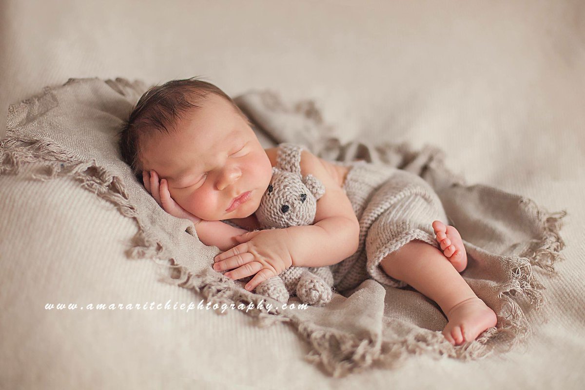 The_Chick's tweet image. Happy hump day folks #newbornphotographerbrisbane