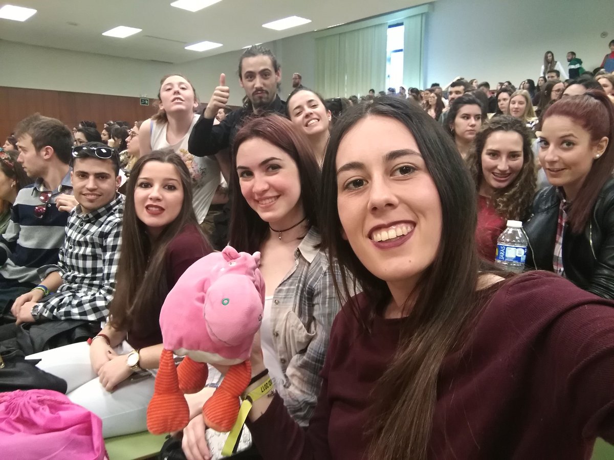La Uhu con nuestro amigo el <a href="/psicopotamo_uv/">Psicopótamo</a> 😁😁 #CNCEP17