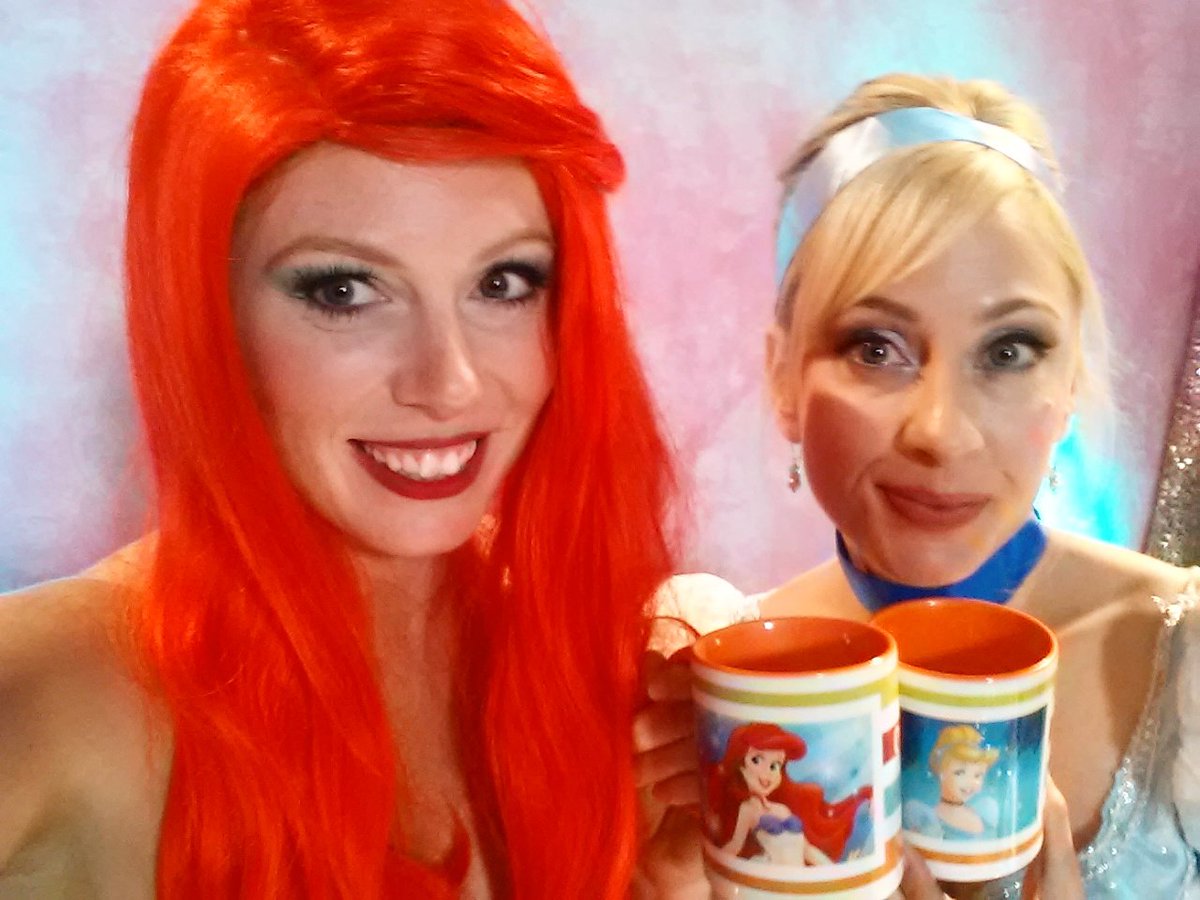 3GirlsSketch's tweet photo. Feels like an extra cup of joe kind of morning. #3GSN #WednesdayMotivation #artistlife #womenincomedy #chickswhoscript #laughter #coffee https://t.co/pedlQ08HDE