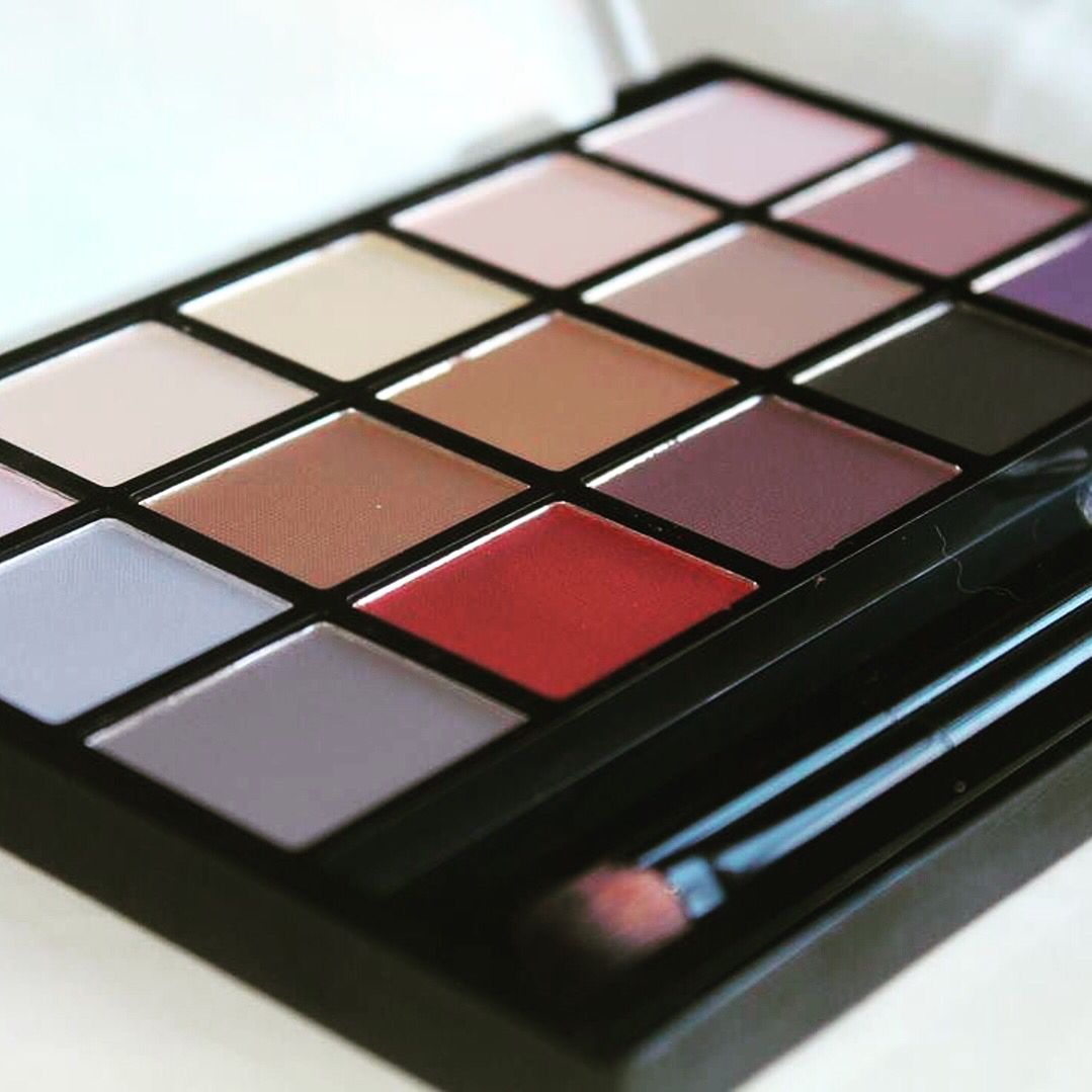 HardCandyLife's tweet image. We see you #youtubers! 
We 💗 when you 💗 #mattepalette.
📸by @mrs.jessicaphelps
#HardCandyLife