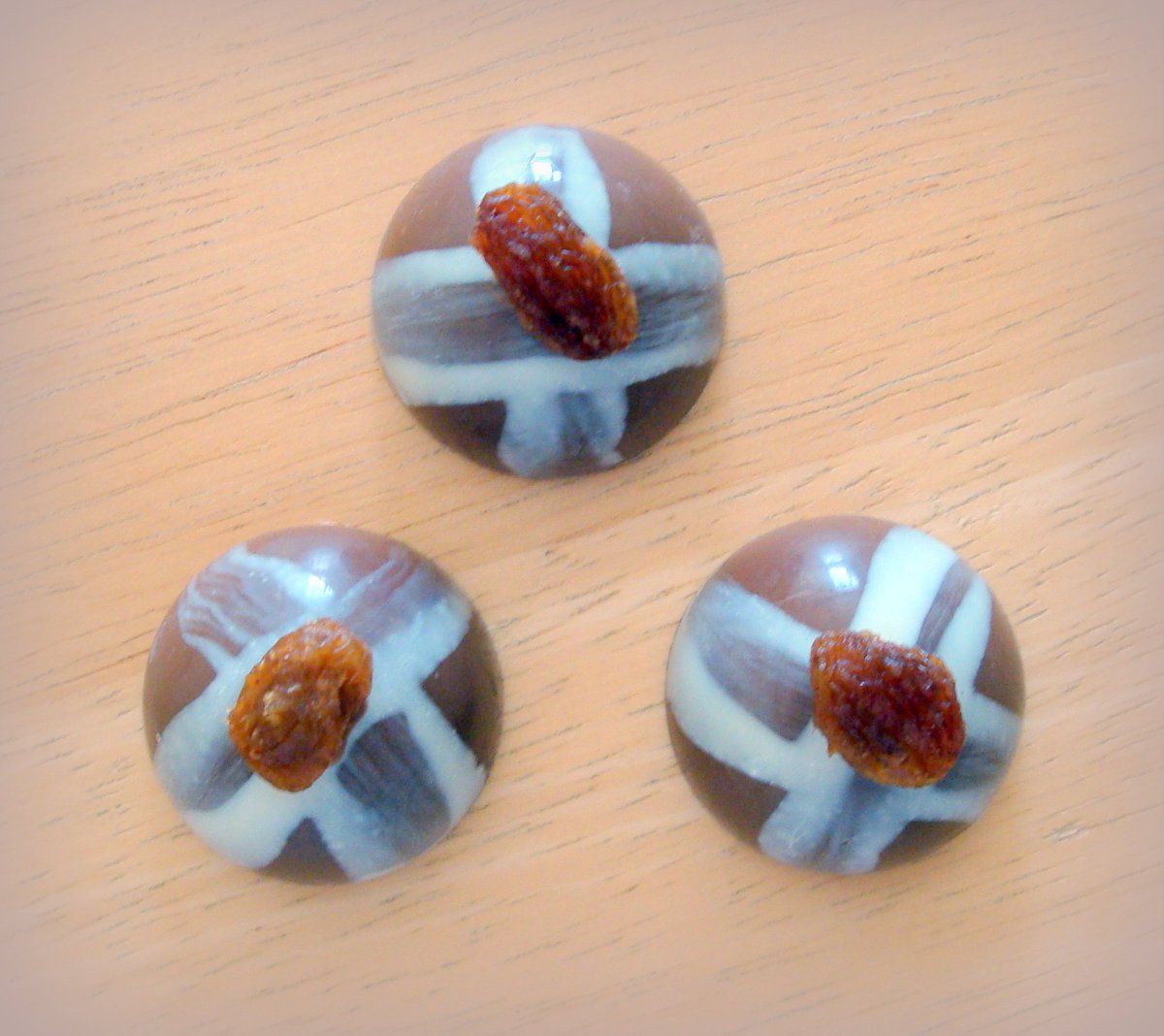 NutsAboutTruffs's tweet photo. Hi #BizHour - we're feeling very Springlike making our #easter #gifts &amp; treats. They'll be available at @LoveFoodLive next weekend! 🐰🐣 https://t.co/f8I16auG5N