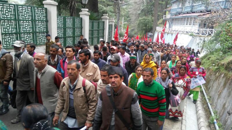 cpim_hp's tweet photo. किसानों की फसलों का सरकार बीमा करें। https://t.co/z0HFNQwMNj