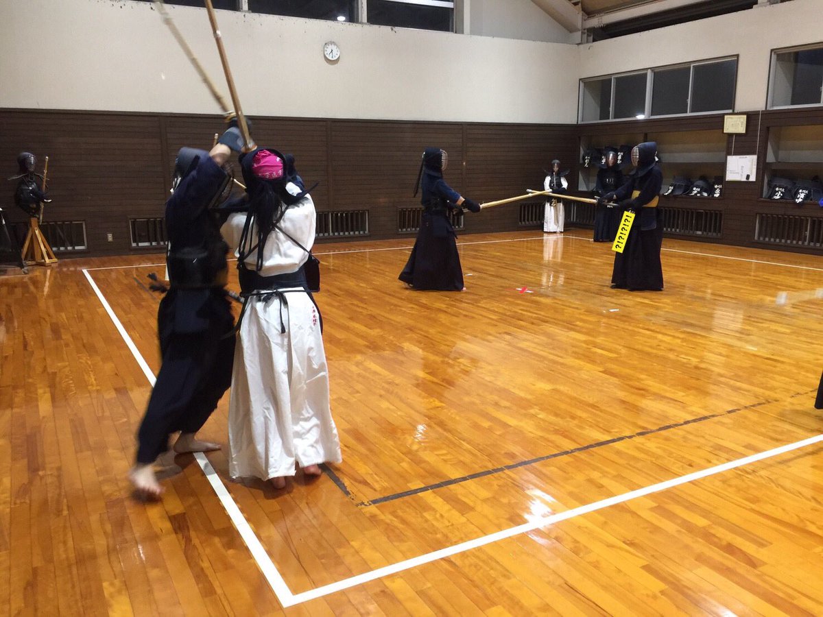 香川大学医学部剣道部 公式 今日の一コマ こんな感じの大所帯でやっております お気軽に道場に見学にいらして下さい