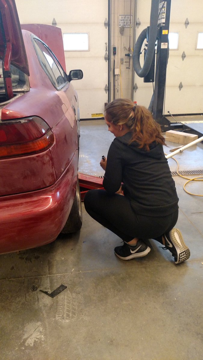 srhscareerpath1's tweet photo. Omelet making, car repair, yoga and more! What a great day! @SanbornRegHS #personalizedlearning https://t.co/iox3qoV5oN