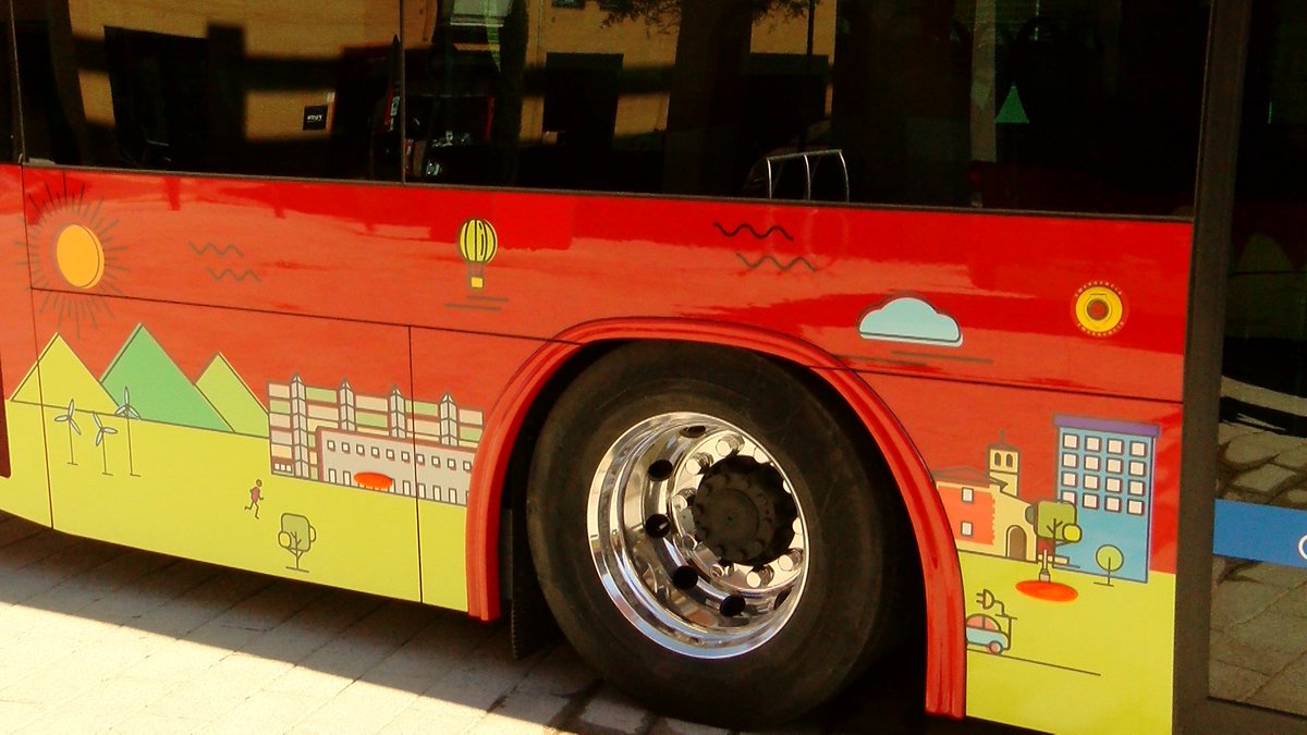 Azuquecatv's tweet photo. Comienza a funcionar el nuevo servicio de autobuses municipales #Azuqueca
https://t.co/mVf5gAkHn0 https://t.co/5uu4xUPl5b