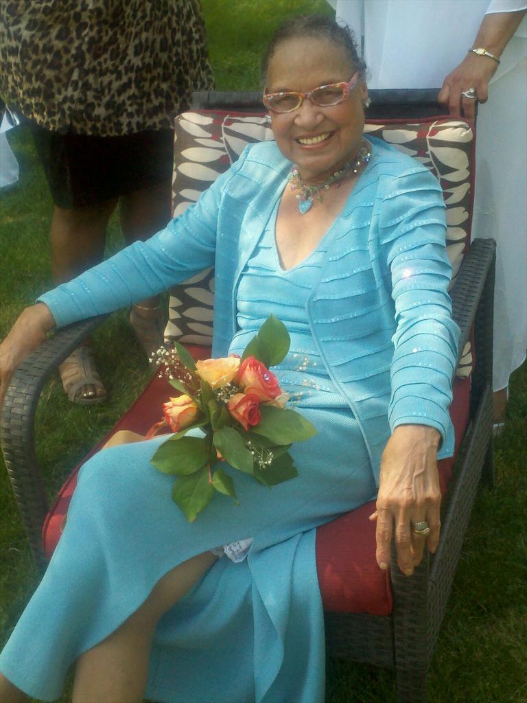 BurtonABC7's tweet photo. #HappyBirthday #QueenAries #Soror #DST  God has blessed us with another year to woman who gave us life! 87 years old https://t.co/KDIOo8pWPi