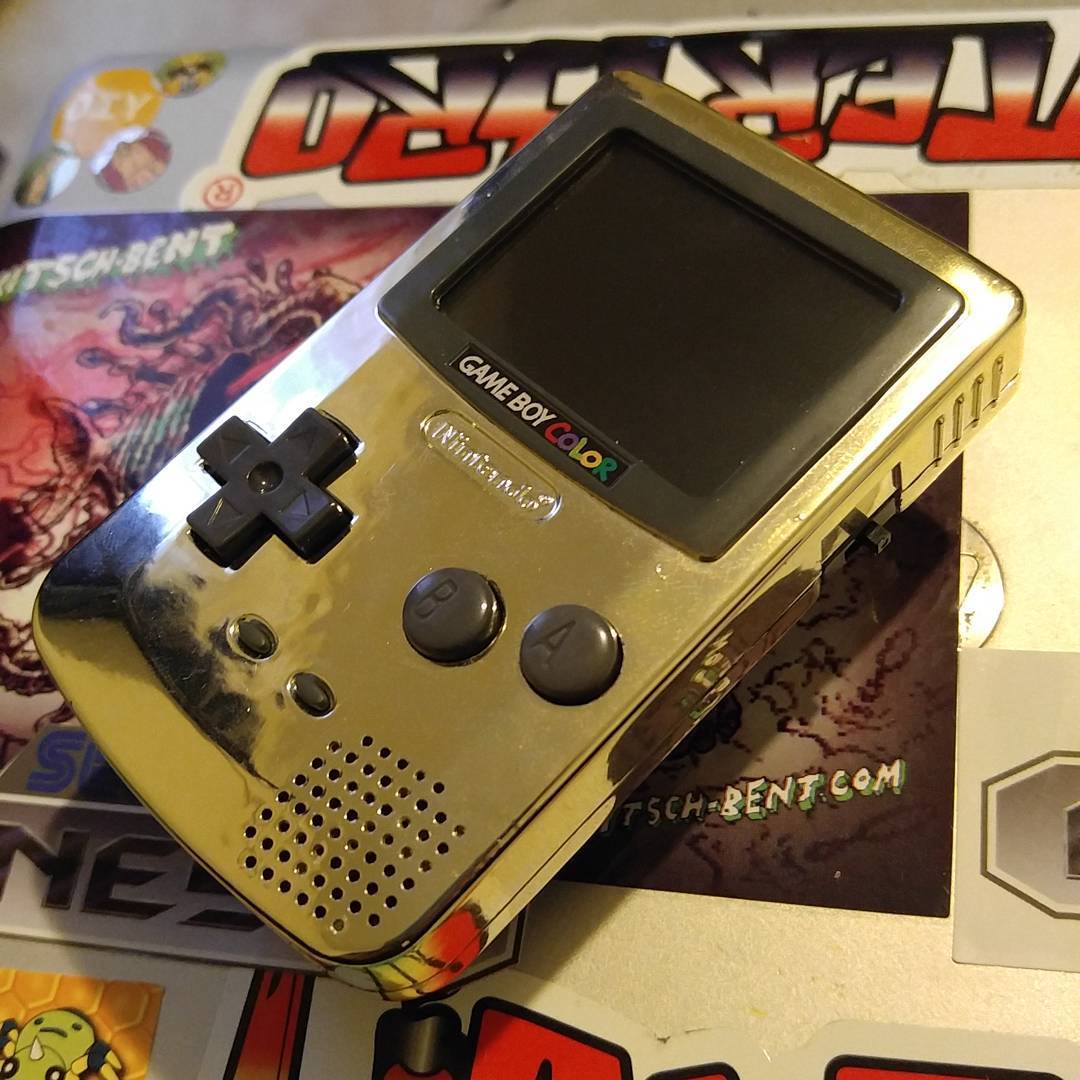 HTGameAndChill's tweet photo. 24k #gold #goldenversion #chibi #gameboycolor #mini #miniatures #retropie #shiny... - https://t.co/3KPrxrM1H7
https://t.co/iUvlgTQDAg https://t.co/Fjt9PnJhQJ