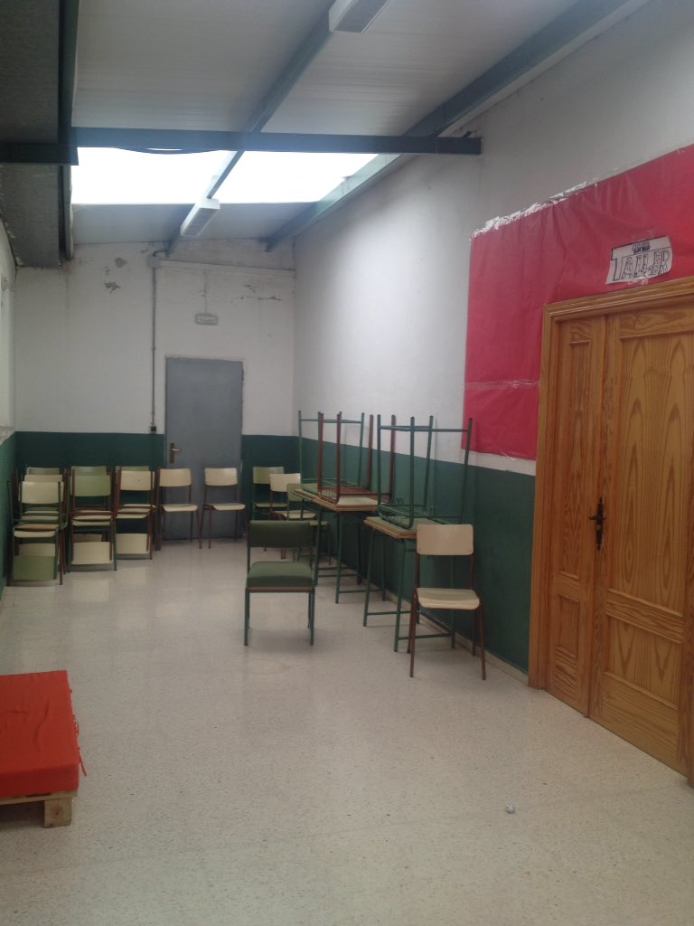 Ipinkrio's tweet photo. #smrb las sillas salen al pasillo aprendemos haciendo proyectos #ies_GPrieto https://t.co/KKy46XLeaX
