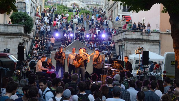 villedelyon's tweet photo. 🎤  🎷 🎸 Appel à projets Fête de la musique 2017 à #Lyon #FDLM  🎸 🎷  🎤 
🔹 https://t.co/nF9nQNe2i1 https://t.co/VWMOJu1R28