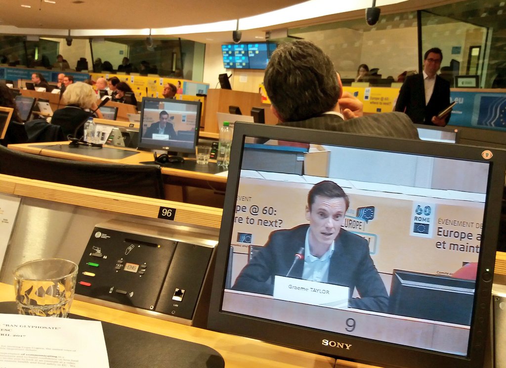 COPACOGECA's tweet photo. #Farmers4Glyphosate
"The debate is guided by fear and not scientific evidence. People need to be well informed." @leekandpotato  #glyphosate https://t.co/BzJbXmRoPr