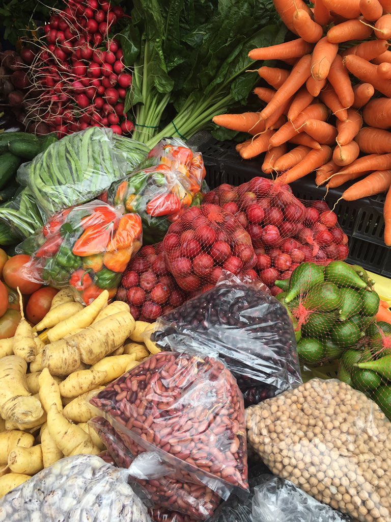 Lo mejor en productos frescos. Te esperamos en el mercadillo de hortalizas de la #ColoniaTovar todos los fines de semana de 7 a.m. a 6 p.m.