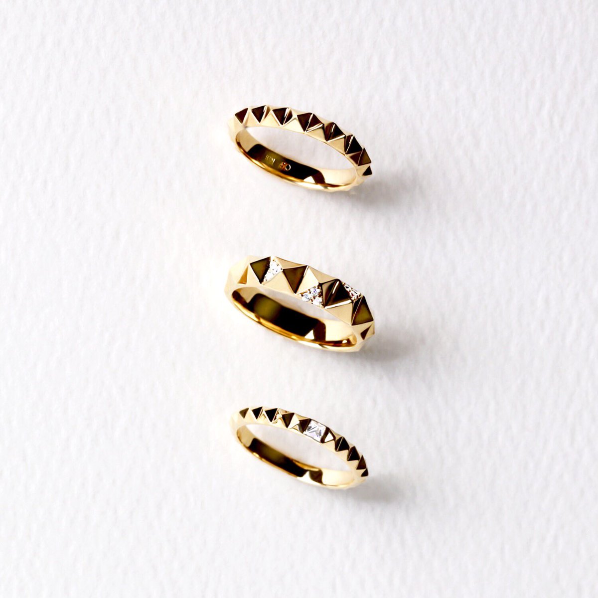oreficeorefice's tweet photo. スタッズシリーズ リング

「ミニスタッズ」
「スタッズ」
「ダリル」

#studsring
#princesscut
#microsetting
#スタッズシリーズ
#プリンセスカット
#オレフィーチェ
#表参道ジュエリーショップ https://t.co/8psH0kcnqJ