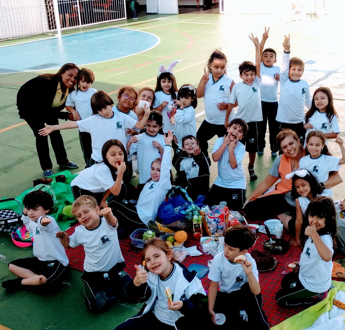 LiceuSantaCruz's tweet photo. Os alunos dos 1º anos A e B trabalharam com a unidade "Picnics and Snacks" nas aulas de inglês. Como finalização prepararam um piquenique. https://t.co/UZMw1VeN0G