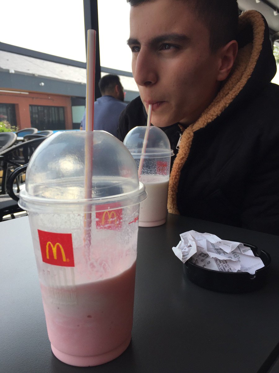 zegonerr's tweet photo. Öğrencisi ile eğlenmiş hissediyor😂 (at @McDonaldsTr in Tuzla, İstanbul) https://t.co/pnoZpLEoOn https://t.co/Oi9CtlwlTn
