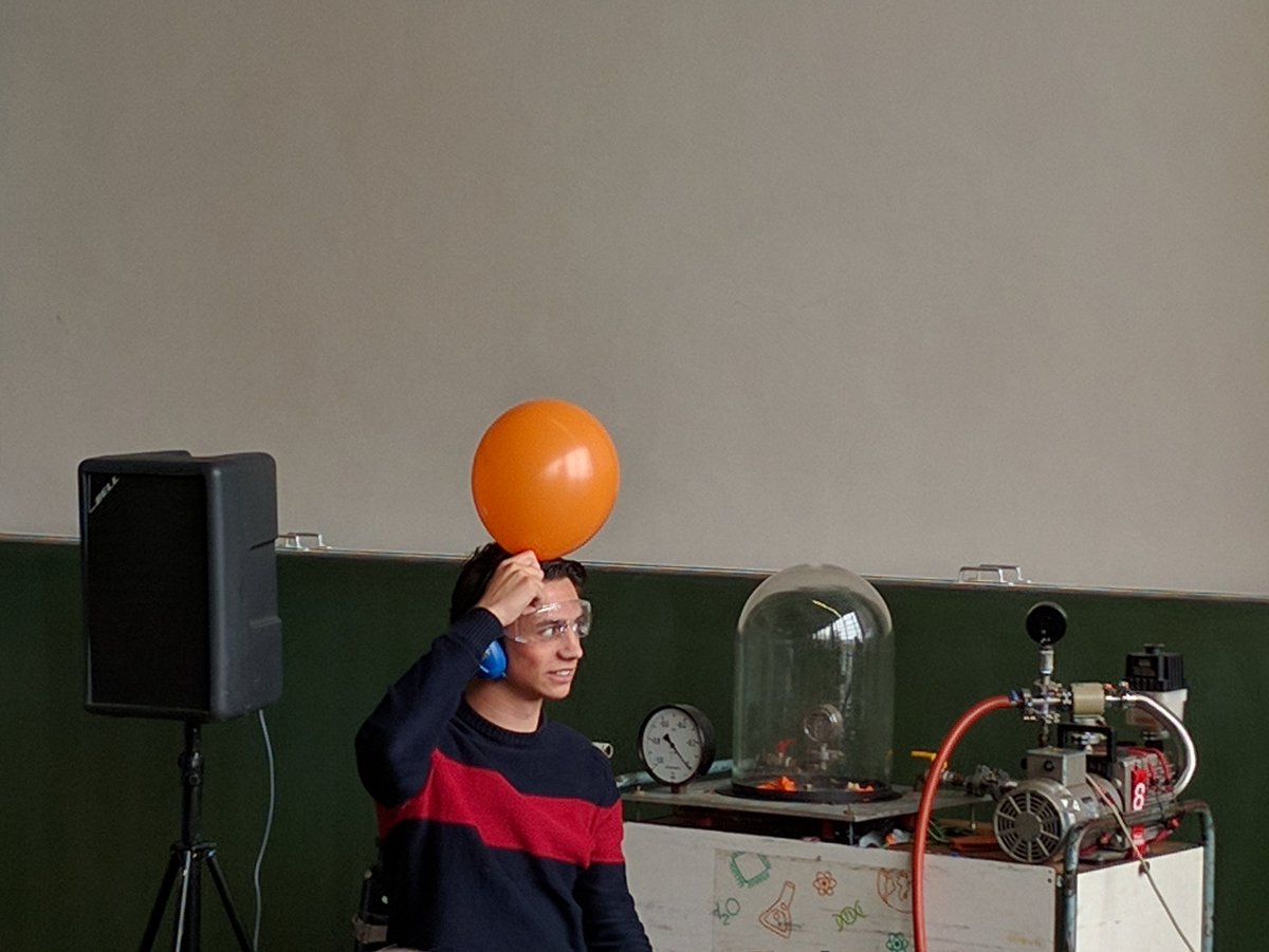 Wilhelm Tell in de 21ste eeuw! Serieuze natuurkundeproef met humoristische ondertoon. #TU/e technische natuurkunde