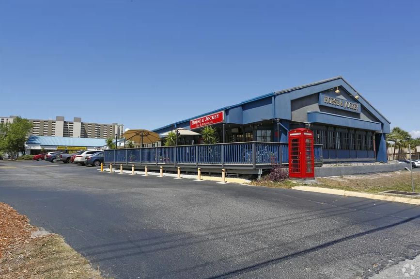 CoStarUKData's tweet photo. Checking images from across the pond on CoStar. Unusual to see a red phone box in #Pasadena, although it is outside the Horse &amp; Jockey! https://t.co/Hd3HLgqw3L