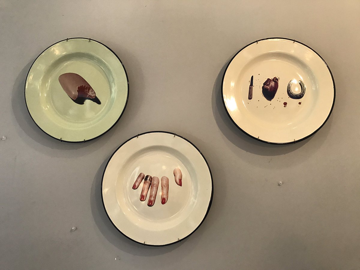barlagloria's tweet photo. Tiendas vecinas que son todo amor.
Estos platos de peltre se vienen a la salita de los cumpleaños🎉 #malasaña #condeduque #dooc #madrid https://t.co/CcTzB3I4F5