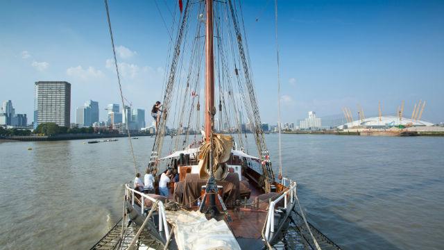 visitlondon's tweet photo. Take part in the nautical-themed fun as #TallShips2017 arrive in  @Royal_Greenwich next week 😱⛵️ https://t.co/Iu8HV9685i @VisitGreenwich https://t.co/G8oYI8rs11