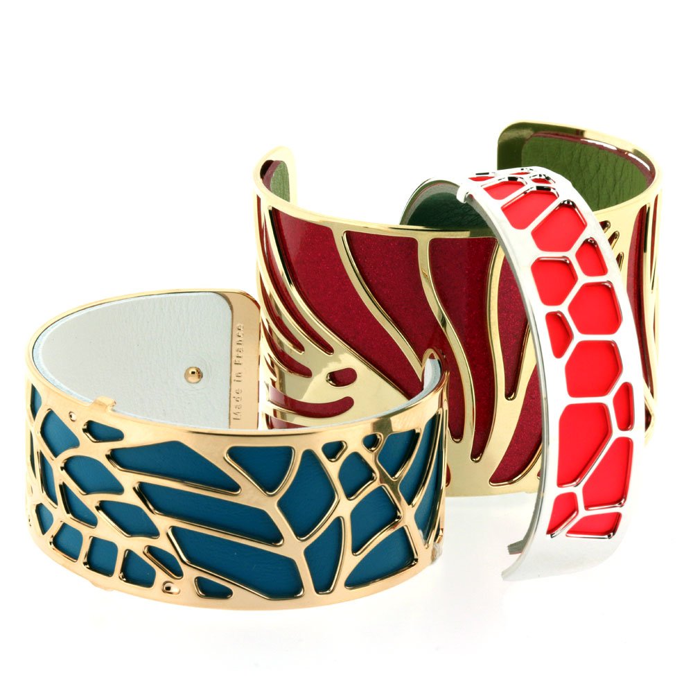 Lulu_Winter's tweet photo. New Les Georgettes cuffs being uploaded this week. Just Stunning #Jewellery https://t.co/loS3Zp2wvU https://t.co/HwjbVOqZJ0