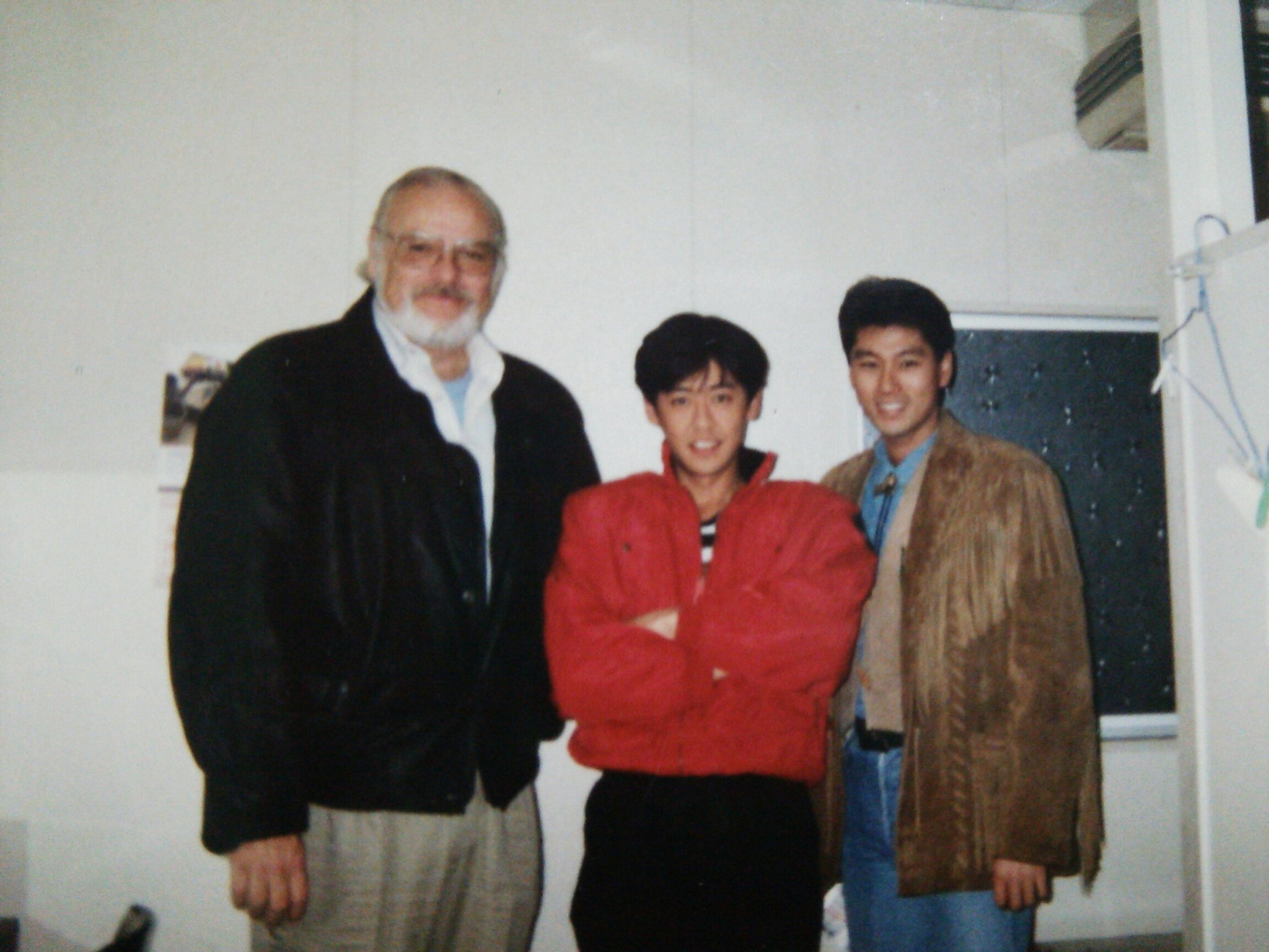 Fumito Y Kenta Sato1967 こんにちは 3ショット写真の左側の男性は 機動刑事ジバン のドクター ギバ役のレオ メンゲティ氏ですか Twitter