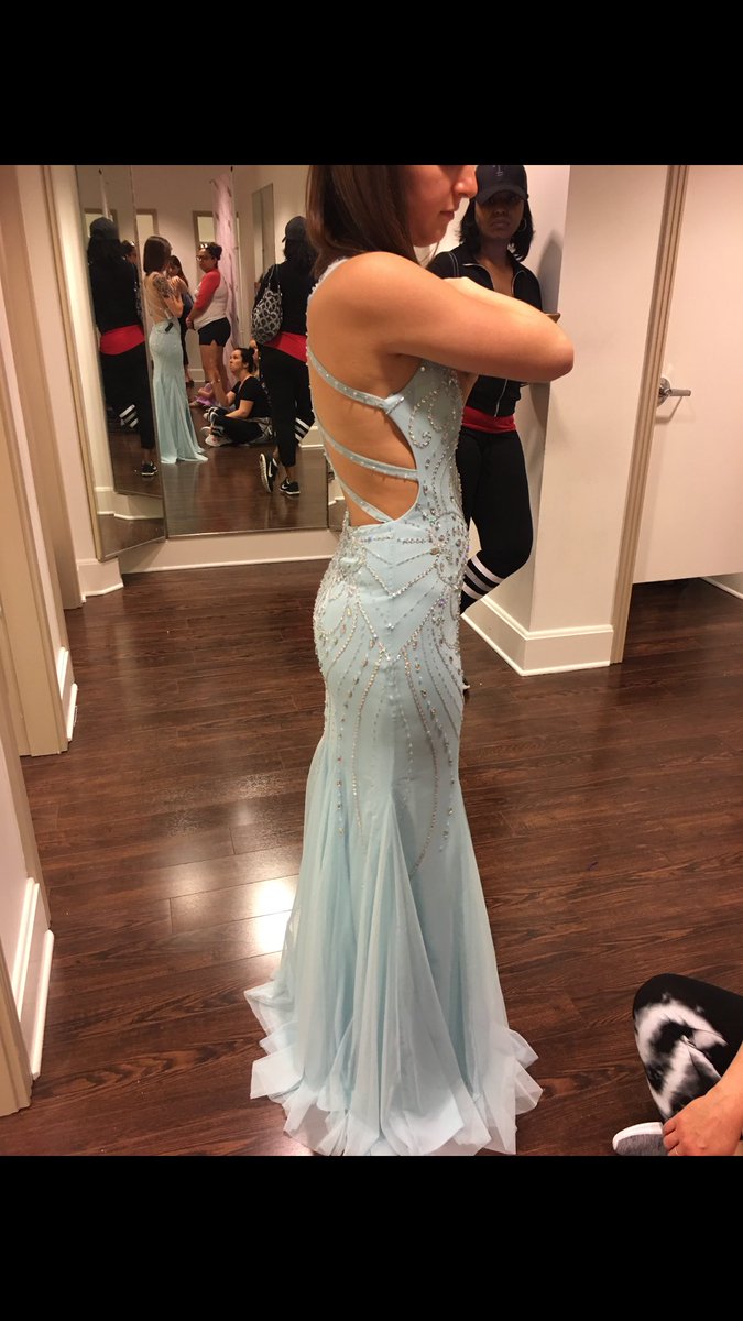 SarahBrown127's tweet photo. Selling my prom dress! Message me if your interested! https://t.co/lCZVJzhFpy