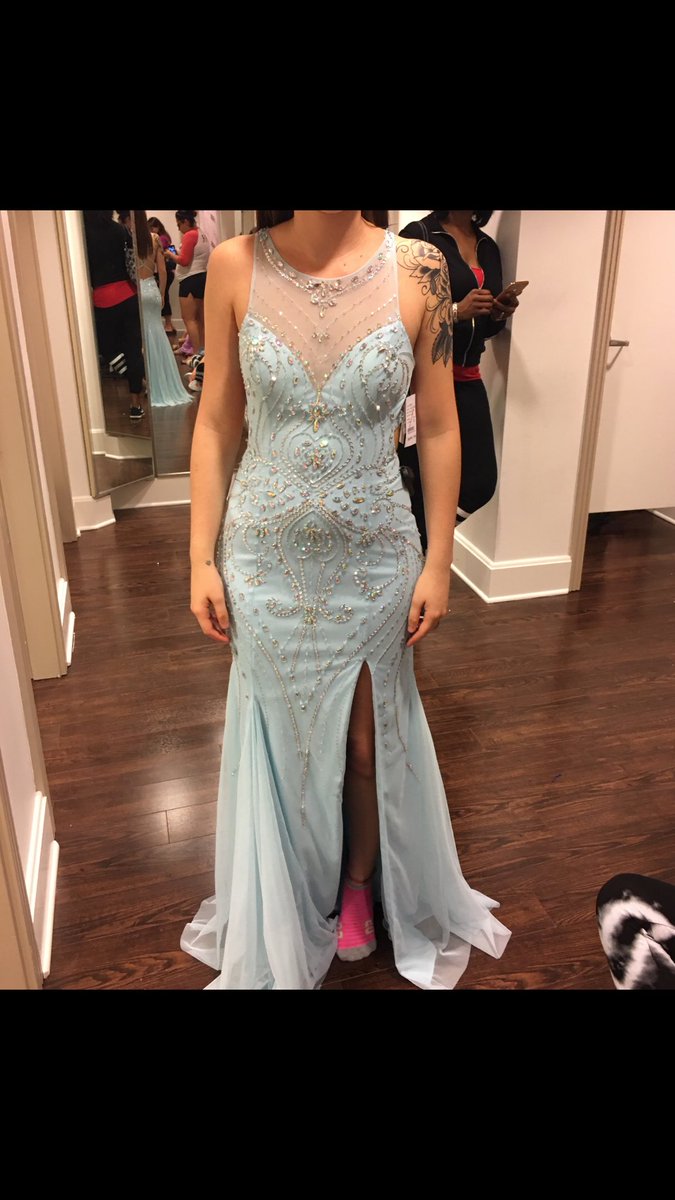 SarahBrown127's tweet photo. Selling my prom dress! Message me if your interested! https://t.co/lCZVJzhFpy
