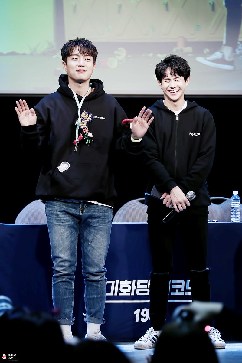 170402 #홍대팬싸 #하이라이트 #두준 #요섭
봄바람처럼 살랑 날 꽃잎처럼 흔들던 사람🌸🌸
i.imgur.com/30SUyMI.jpg