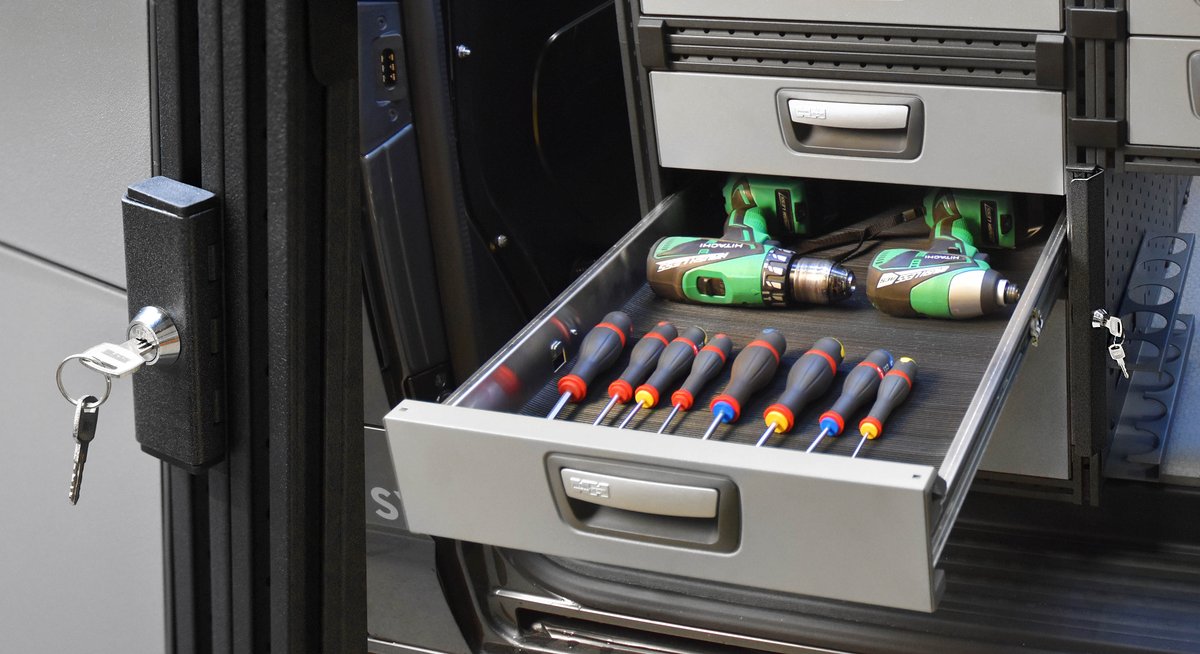 ModulSystem_FI's tweet image. Suojaa työkalusi lisäämällä kalusteisiin lukitus. Modul-Lock lukitsee kerralla jopa kolme vetolaatikkoa. goo.gl/up6HvX