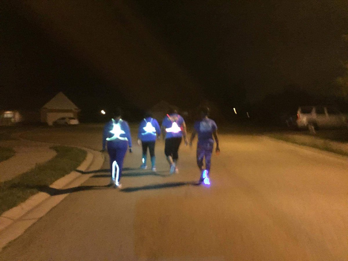 Olliegall's tweet photo. #TGBATG @GirlTrek #4Dark30 #FunB4TheSun 4+miles #NationalWalkingDay #LaceUpMS #AHALaceUp #JumpStartChallenge Day #5
#NeighborhoodWalk https://t.co/61hVE6th59