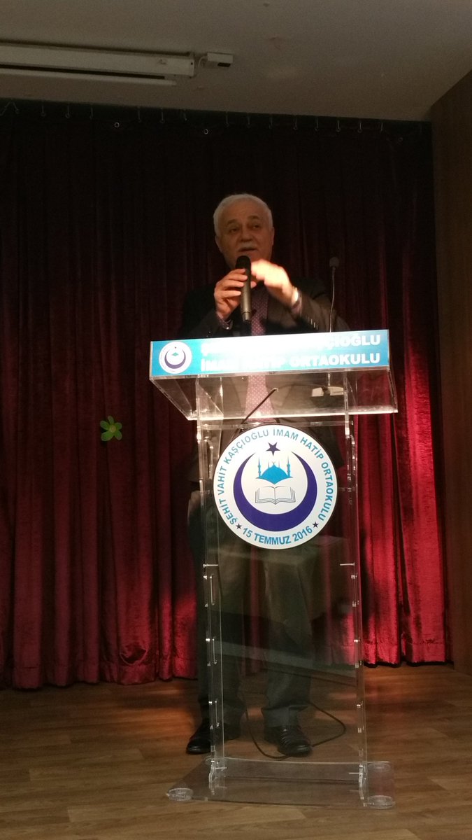 Sayin Nihat Hatipoglu okulumuzu ziyaret ederek ogrencilerimizle bulustu.