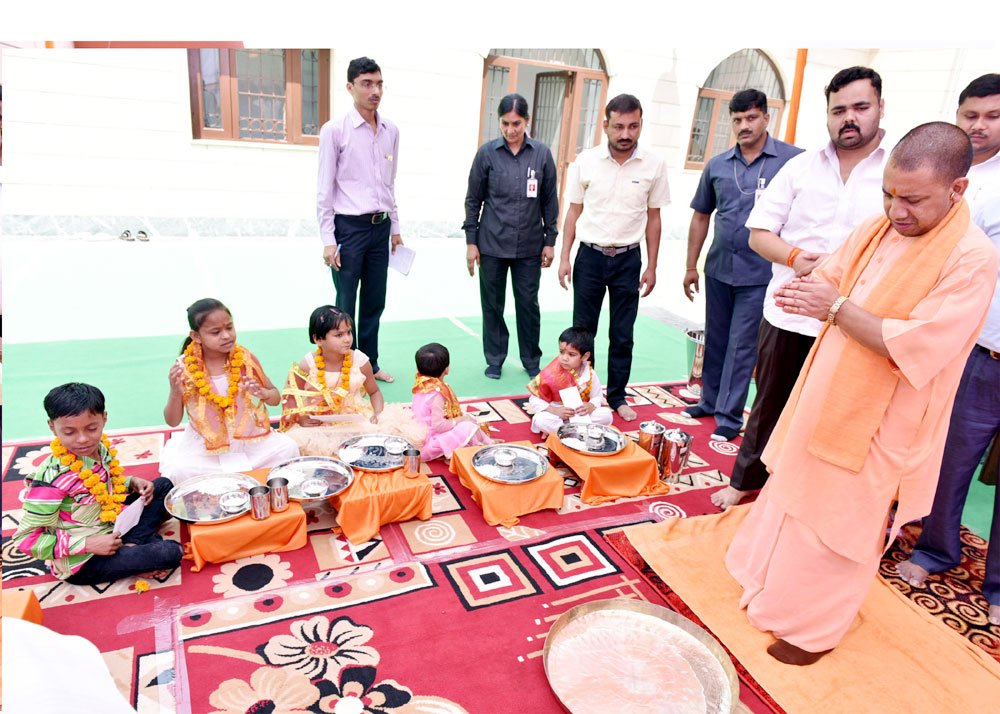 myogiadityanath's tweet photo. आज इस अवसर पर कन्या भोज कराया 
नवरात्र का यह पर्व हमें मातृशक्ति की आराधना की प्रेरणा देता है https://t.co/u6aOmshSYw