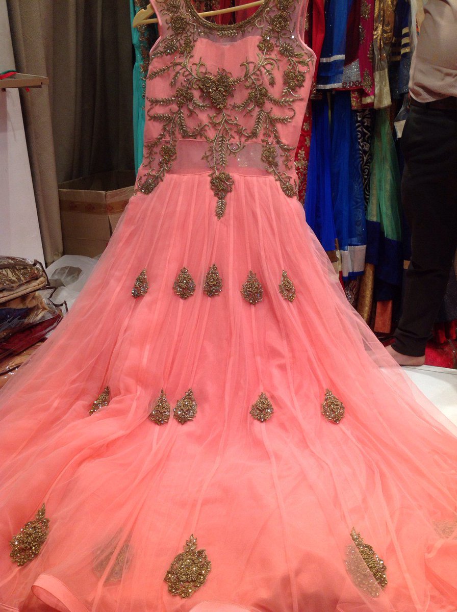 suryasarees's tweet photo. Dress like a princess https://t.co/N4K5kF48Na https://t.co/ZO98ht0uNa