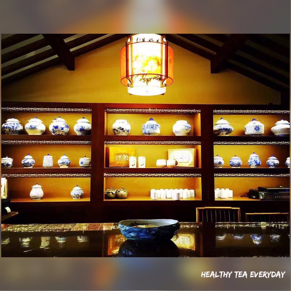 tea_healthy's tweet photo. This is the tea shop that my family running in China @Allanelaine7 😊Really miss my hometown #teastore #teashop #Chinese https://t.co/DAzcXoXH9M